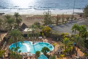 Vistas Piscina y Playa - Corallium Beach by Lopesan Hotels